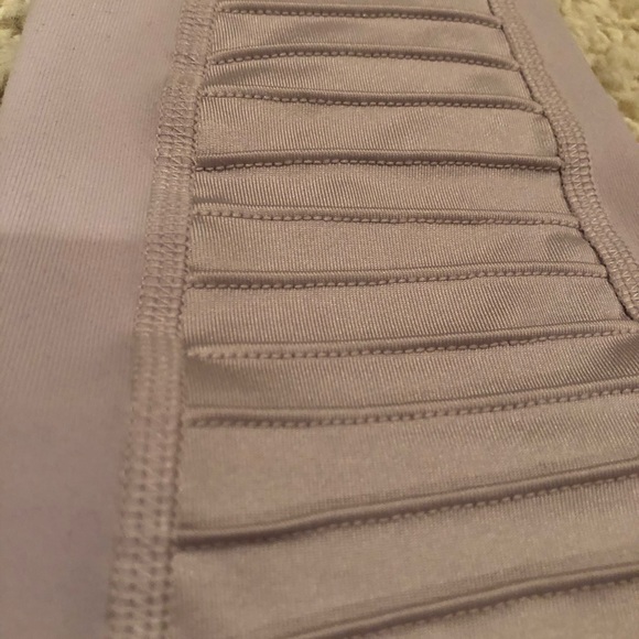 Alo Yoga High Waist Moto Legging Lavender Cloud - Picture 8 of 8